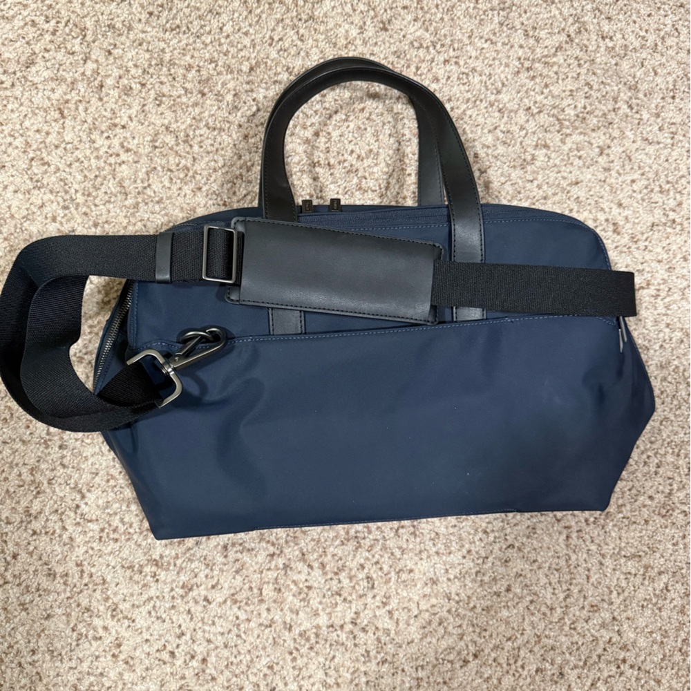 Away travel Everywhere Bag